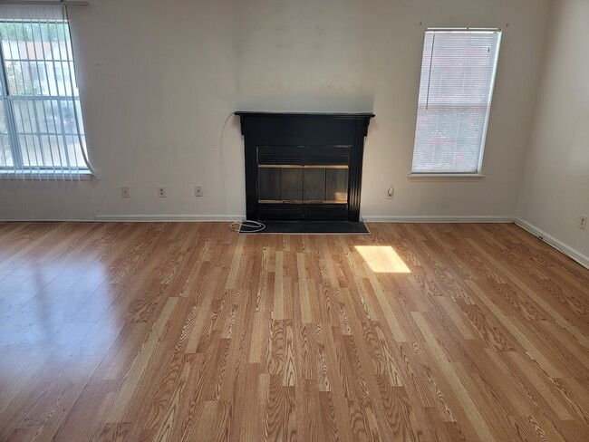 Building Photo - 1424 Deerpond Ln Rental