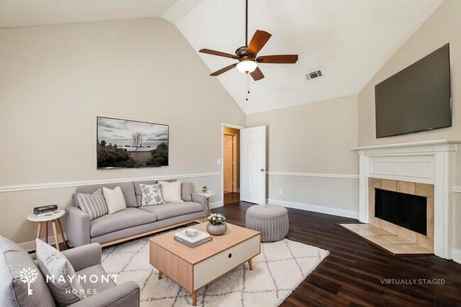 Photo - 2038 Red Oak Dr