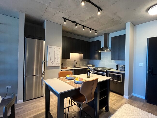 Photo - 1020 W Madison St Unit 916