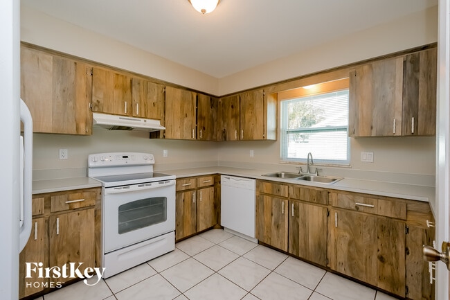 Photo - 2416 Timbercreek Loop W