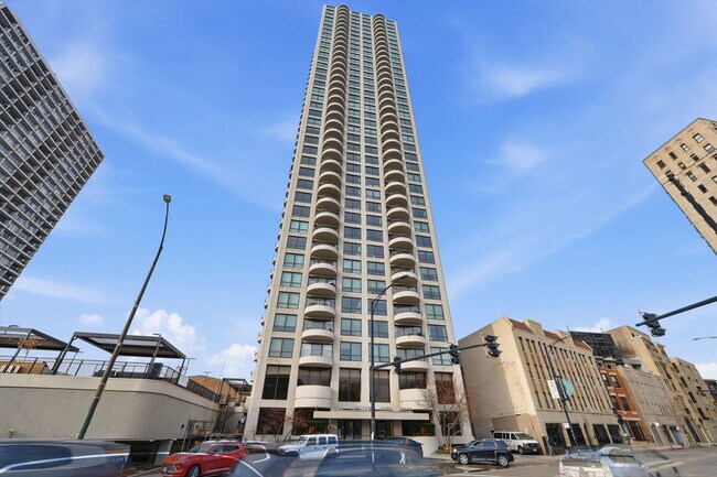 Building Photo - 2020 N Lincoln Park W Unit 19C