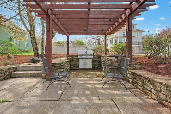 Photo - 111 Purchase St