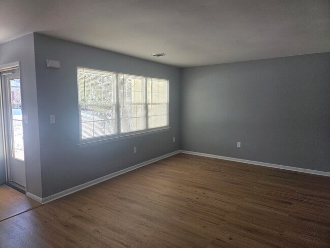 Photo - 104 Laurel Ct