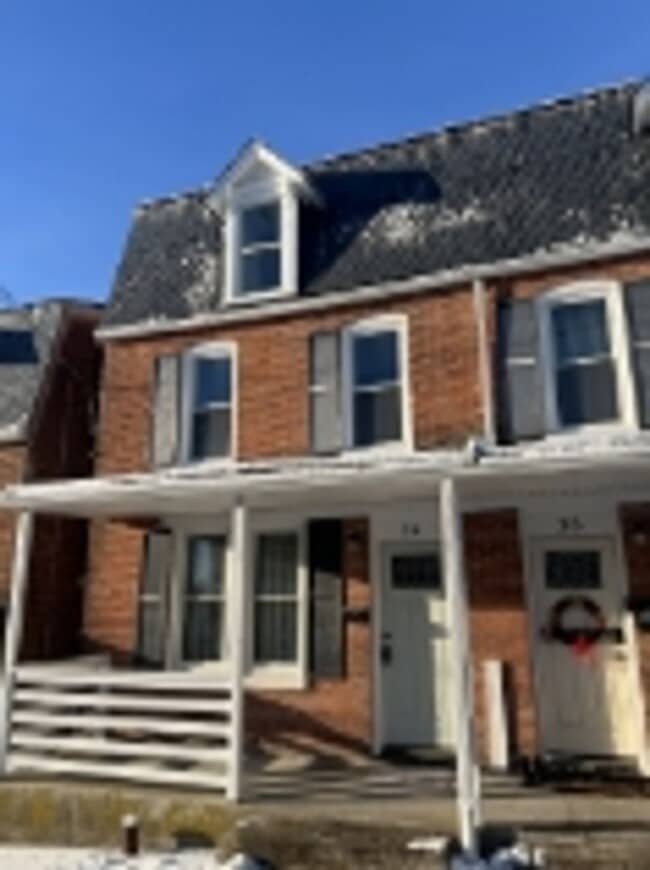 Building Photo - AVAILABLE FOR SHOWING !!! 4BR / 1.5BA.