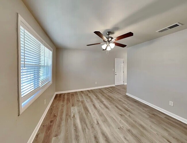 Photo - 2182 Chestnut Log Loop