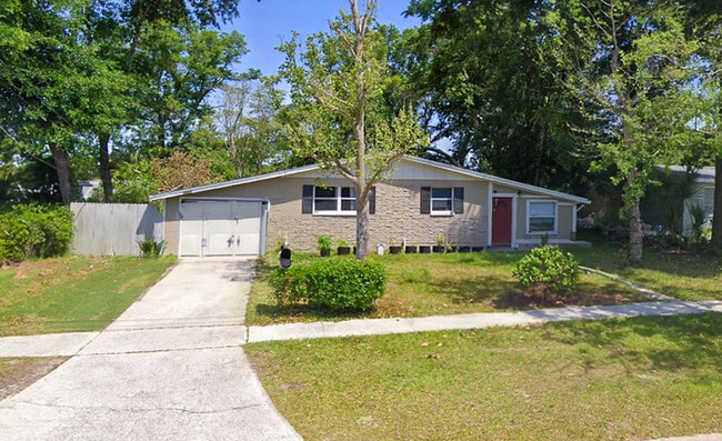 Building Photo - 7227 Stonehurst Rd N Rental