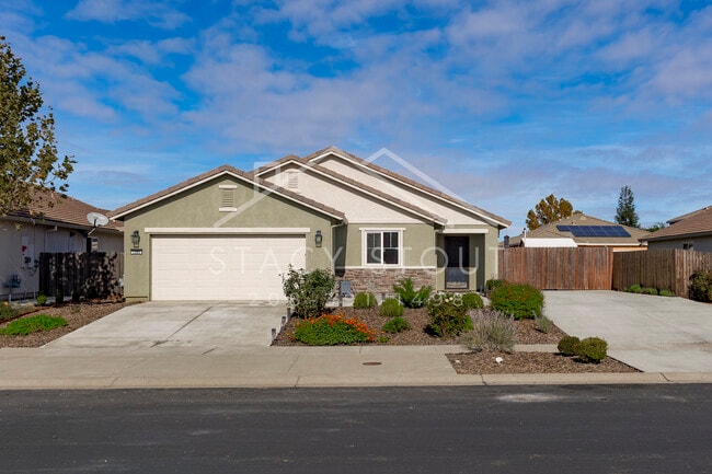 Photo - 1385 Deerwood St