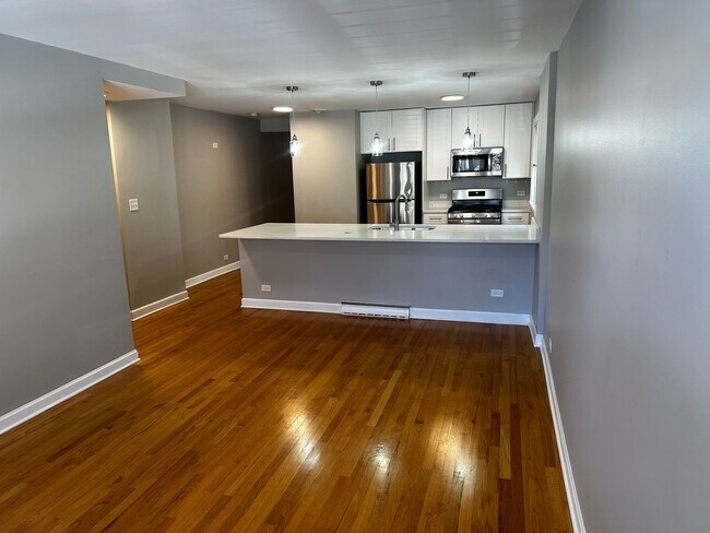 Photo - Spacious 2 Bed, 1 Bath, Plus Den/Office in... Unidad 1W