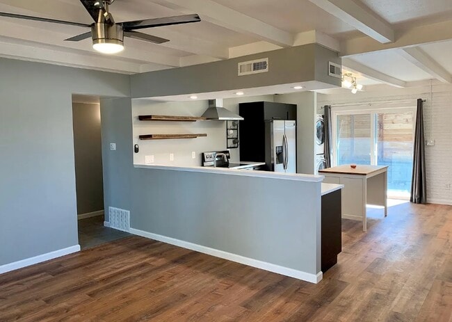 Photo - 1044 Stuart St