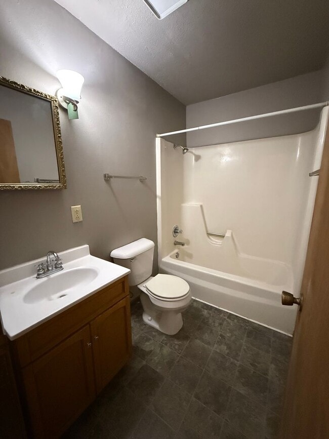 Photo - 727 Westridge Rd
