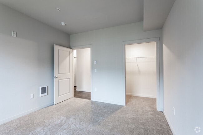 1BR, 1BA - 713 SF