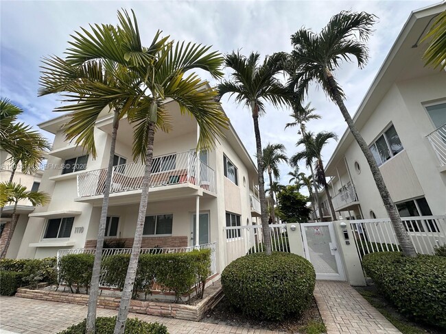 Photo - 1100 Venetian Way Unit 2B