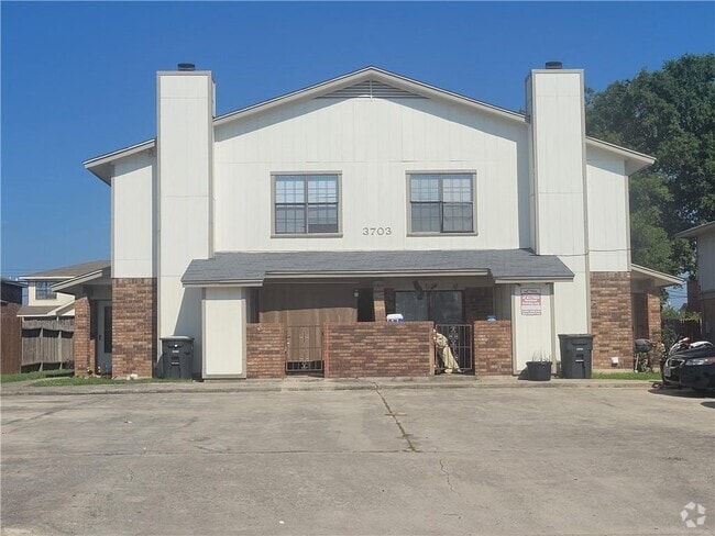 Building Photo - 3703 Hereford Ln Unit B Rental