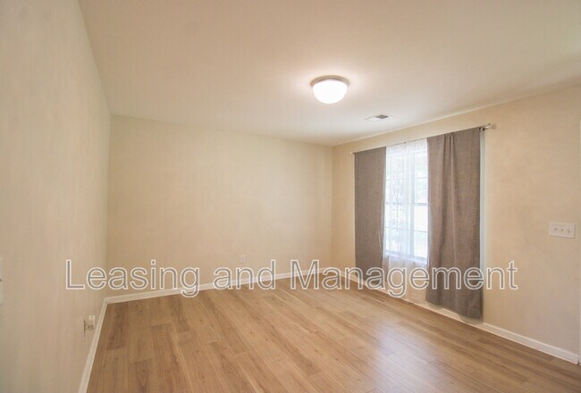 Photo - 305 Millcreek Dr