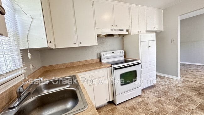Photo - 1104 Hickory Ln