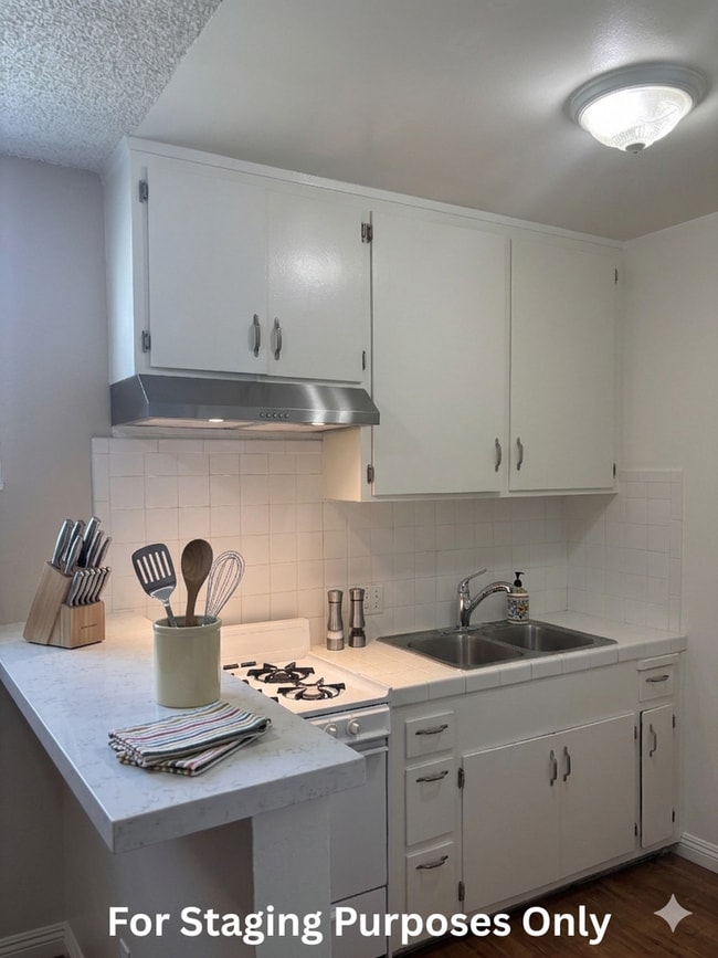 Photo - 3104 Montrose Ave Unit 6