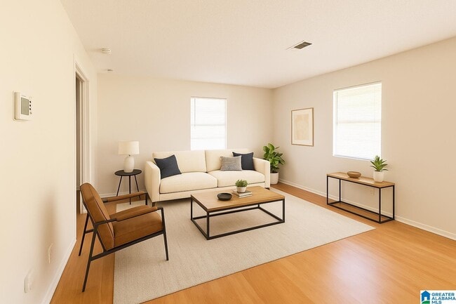 Photo - 678 Cummins Ave