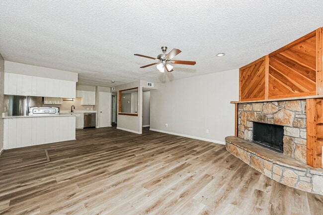 Photo - 933 Lemontree Dr