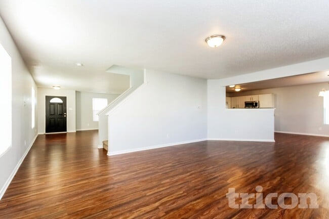 Photo - 453 Bridgewater Dr