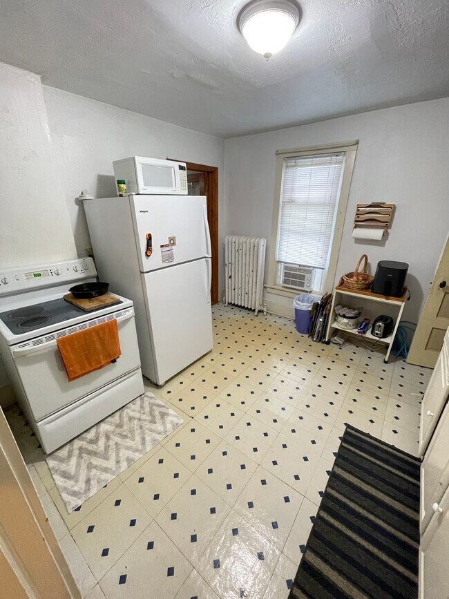 504 N 2nd Ave E Unit 2 - Upper