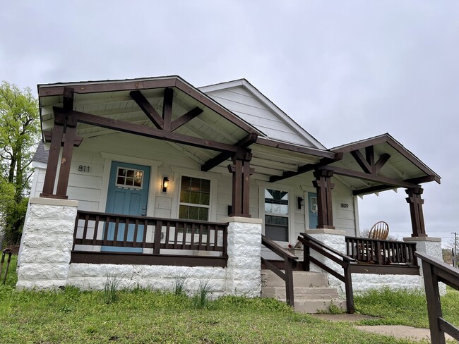 Building Photo - 809 N Owasso Ave