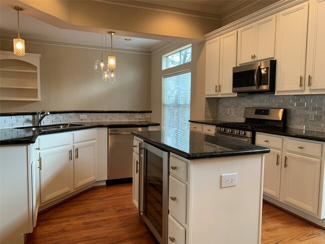 Building Photo - 406 Fowler St