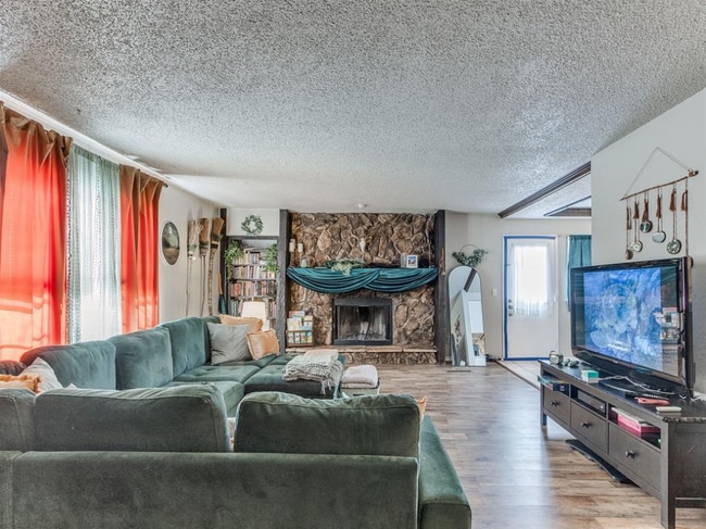 Photo - 6916 Woodlake Dr