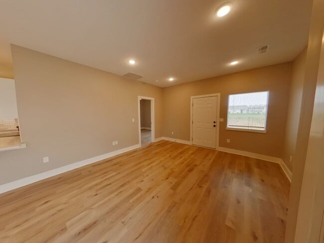 Photo - 6814 W White Pne St