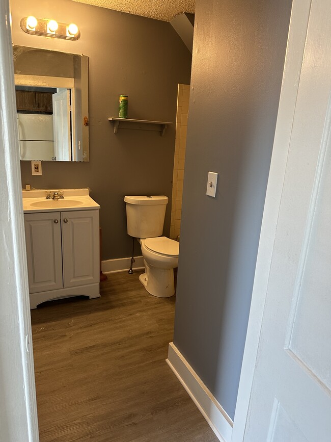 Photo - 308 N Main St Unidad B