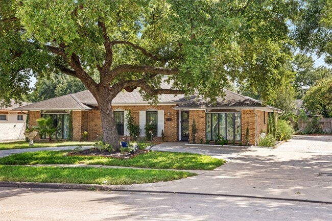 5827 S Braeswood Blvd