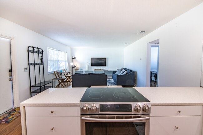 Photo - 4050 4th St N