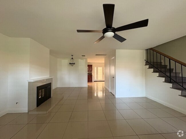 Building Photo - Centrally Located Redlands Townhome