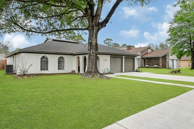 7115 Foxway Ln
