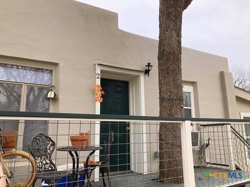 Building Photo - 527 W San Antonio St Unit 2