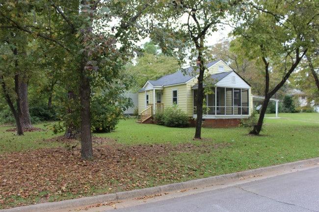 Photo - 1401 W 4th Ave