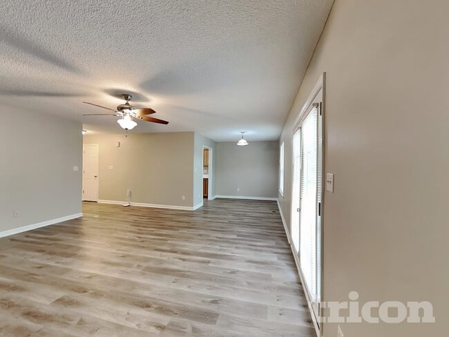 1209 Woodbriar St