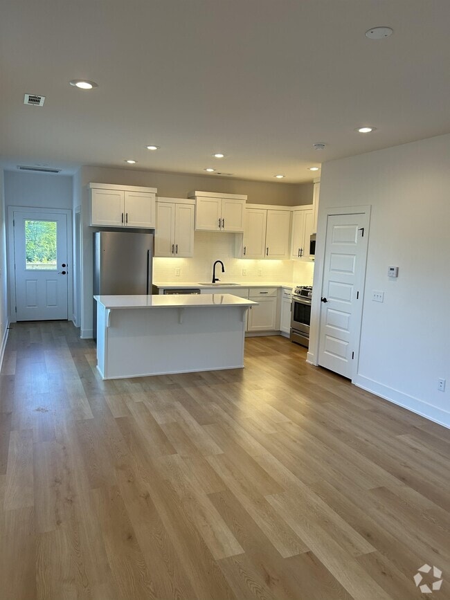 Building Photo - 1623 W Stone St Rental