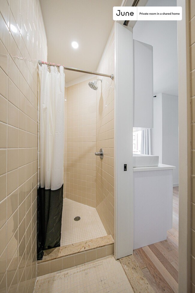 Photo - Room in Shared 4 bed/4 bath home Unit A