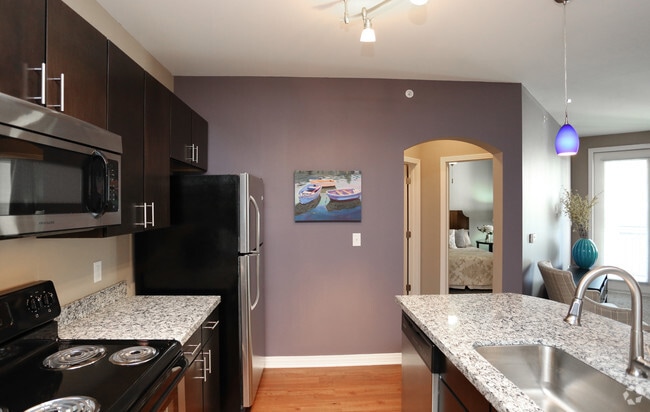 1BR, 1BA - Kitchen - Avalon at the Pointe