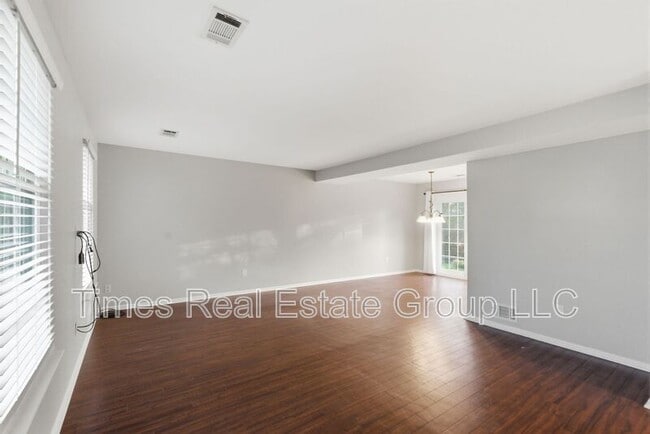 Building Photo - 136 Brookfield Ct