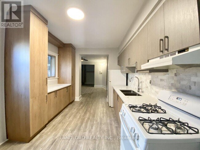 Photo - 1078 College St Unit Main