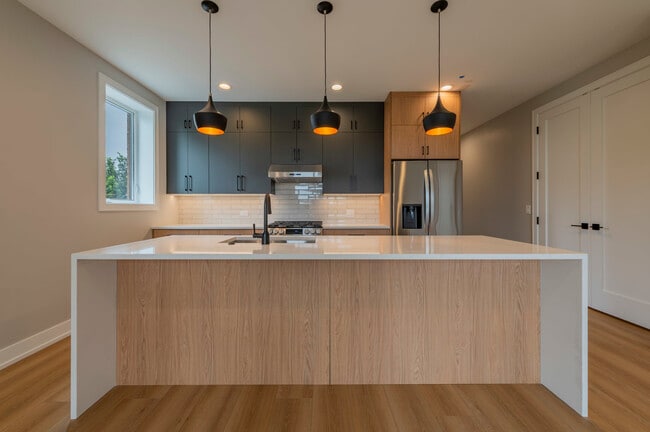 6519 W Addison St Unit 2S