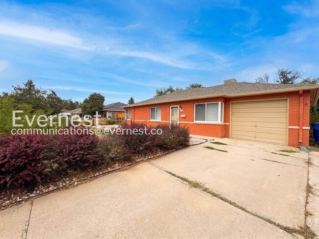 Photo - 756 Ursula St