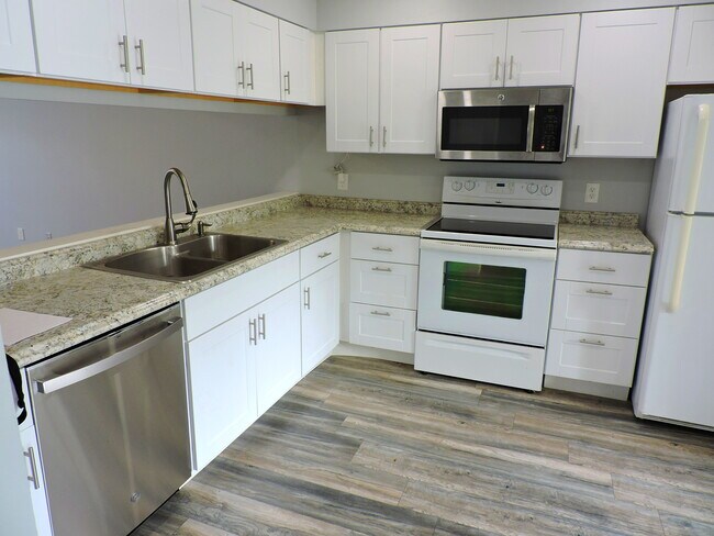 Photo - 6198 Riverwalk Ln