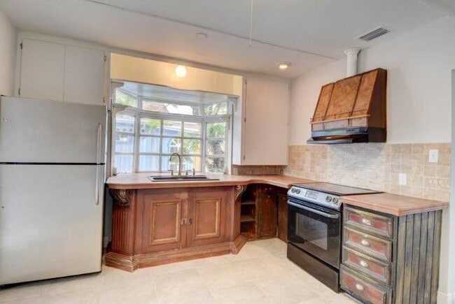 Photo - 714 W Lakewood Rd