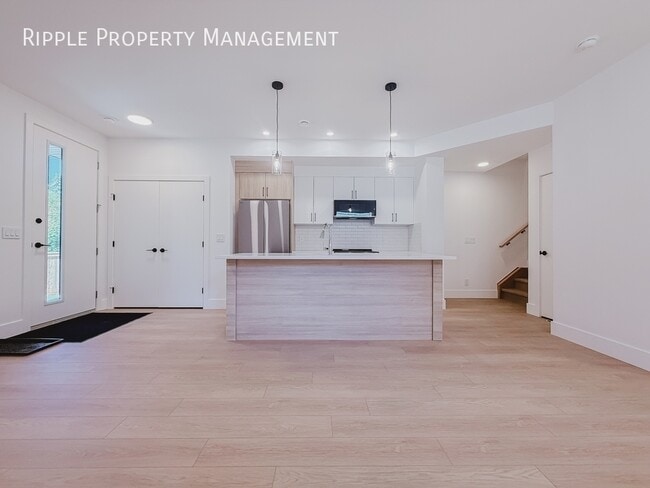 Photo - AMAZING 3 BEDS, 2.5 BATHS MULTIPLEX | AIR CONDITIONING & WINDOW COVERINGS