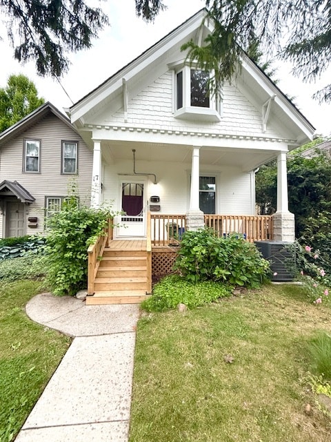 Building Photo - Charming 2 + Den Bedroom In OLD NORTH for Rent - ALL INCLUSIVE LIVING! Unit Upper