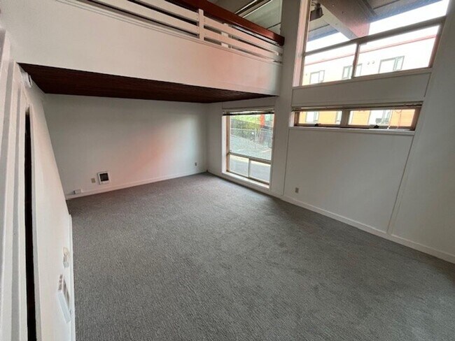 Photo - Renovated Queen Anne Apartment