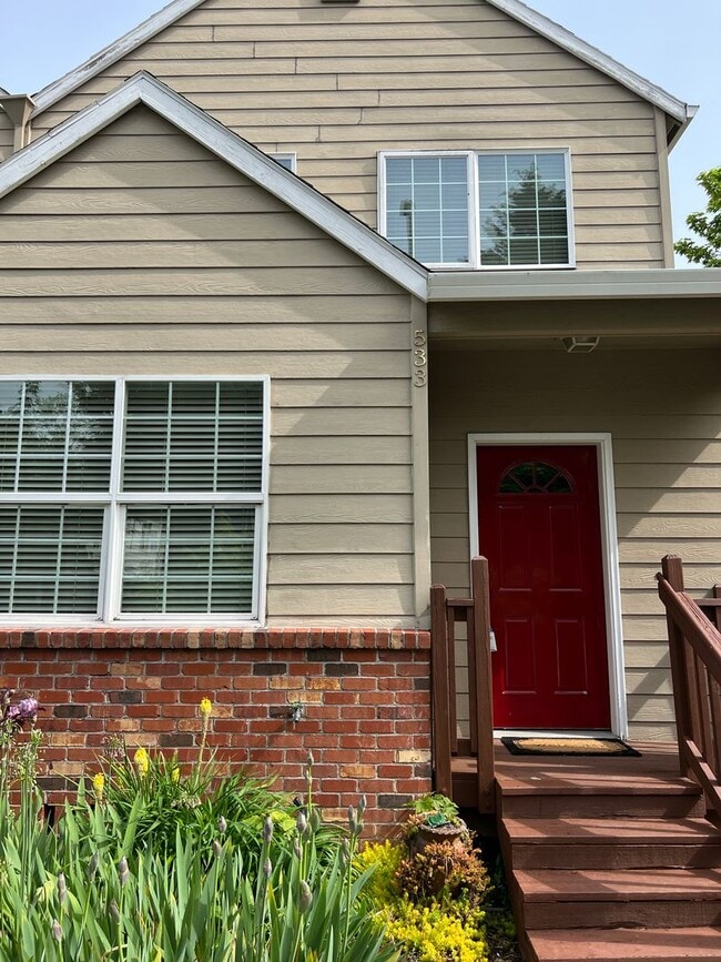 Photo - 2 Bed, 2 1/2 Bath townhome close to the River!