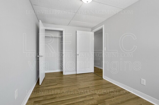 Photo - 706 Roselane St